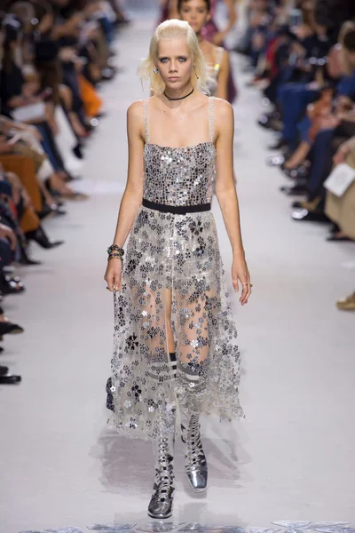 Look 74